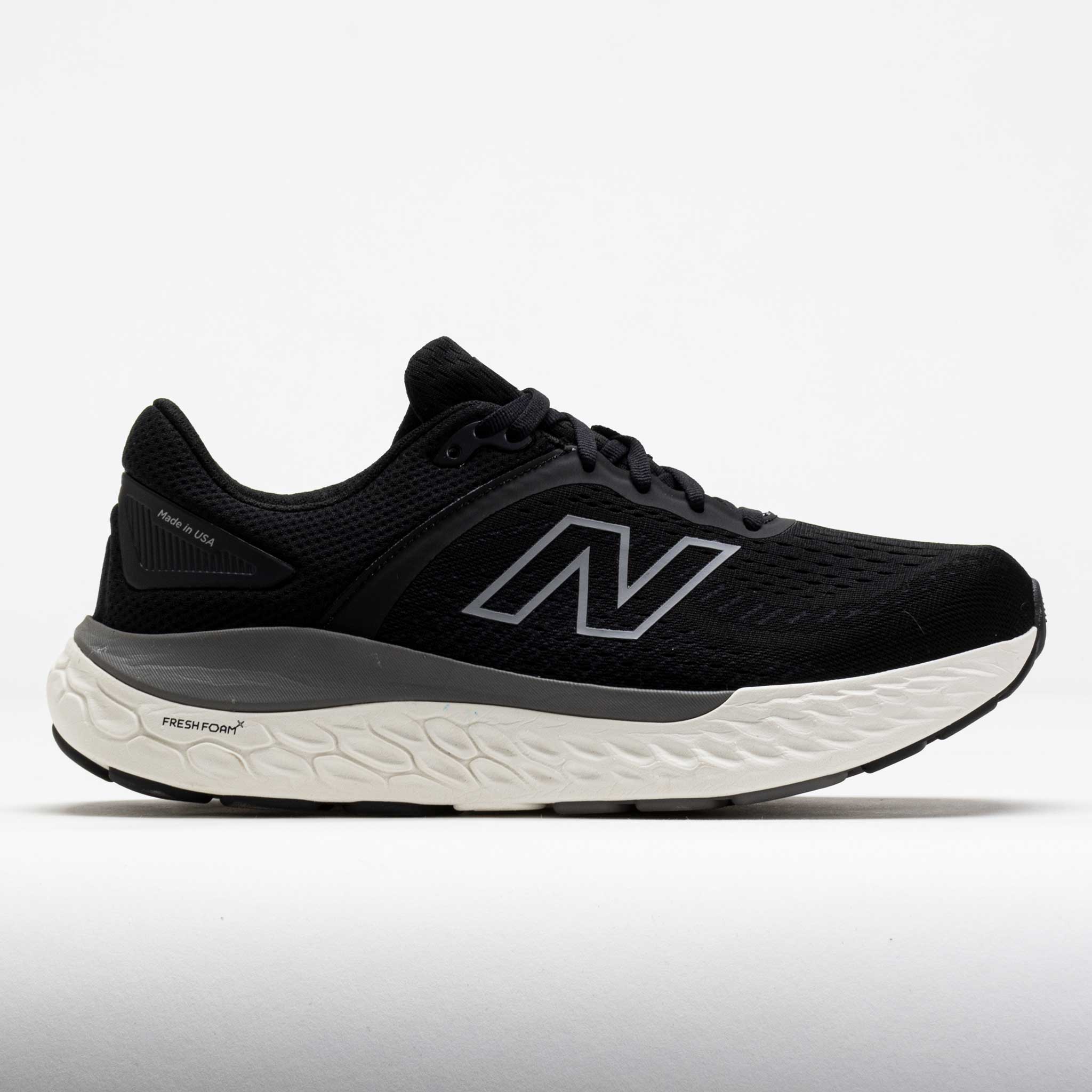 042086_3 New Balance 1540v4 Mens Black/White - Image 1